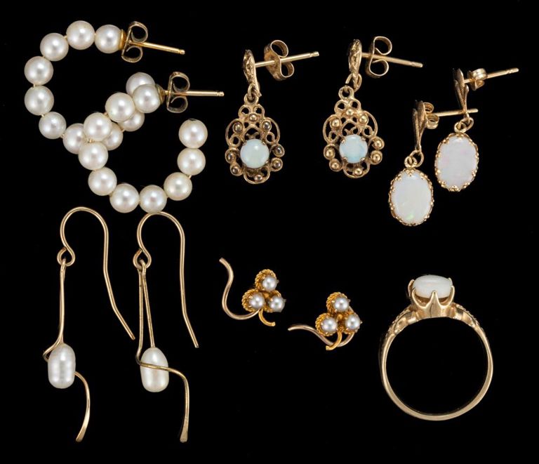 Vintage / contemporary 14k yellow gold lady's jewelry set