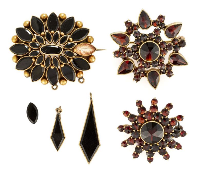 10k gold garnet and glass brooches lot of three