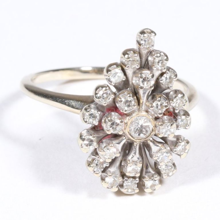 14k white gold diamond cluster ring