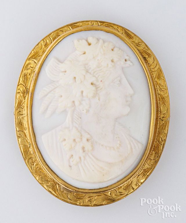 10k yellow gold cameo pendant/brooch