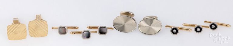 Gold cufflinks set