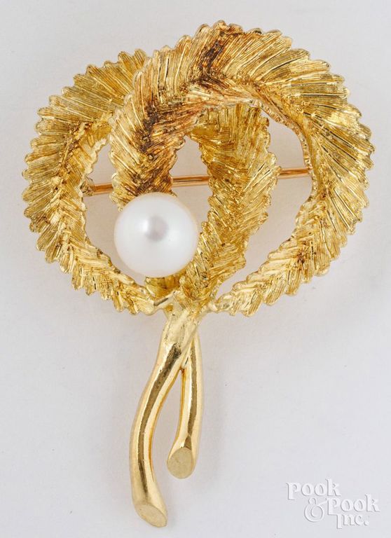18k yellow gold pearl brooch