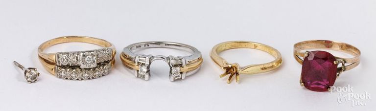 Yellow gold jewelry