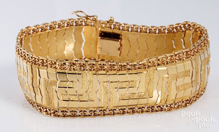 18k yellow gold Greek key design bracelet