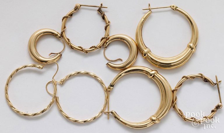 Four pairs of 14k yellow gold hoop earrings