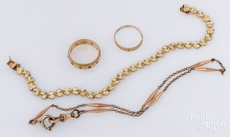 Bracelet and two rings in 14k yellow gold and gold-filled bracelet