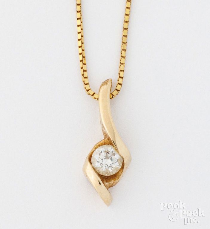 14k yellow gold necklace with diamond pendant