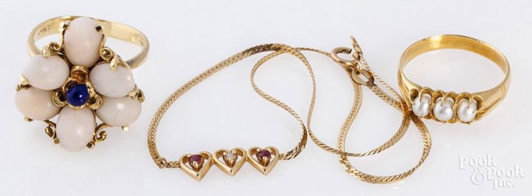 Two 18k yellow gold ring and 14k yellow gold bracelet
