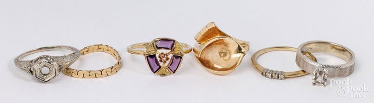 Six 14k yellow gold rings