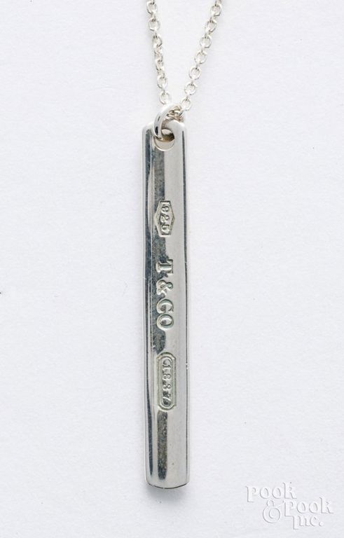 Silver pendant necklace