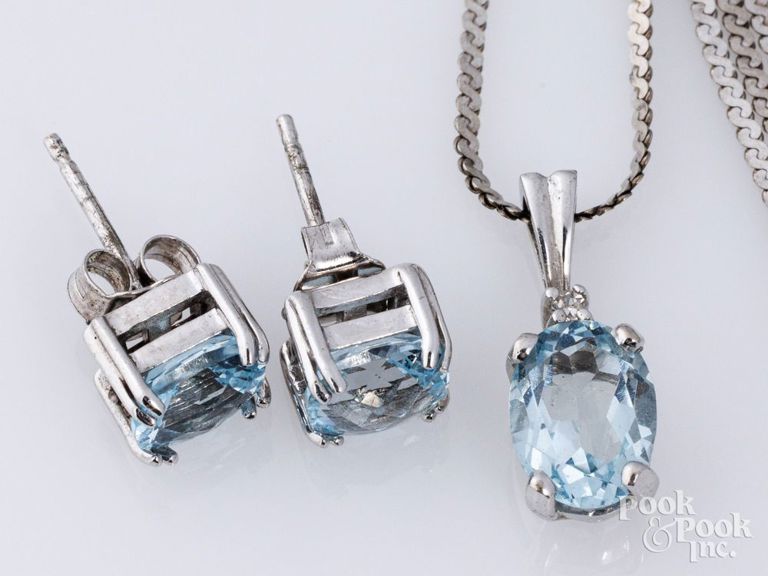14k white gold necklace with pendant and silver earrings