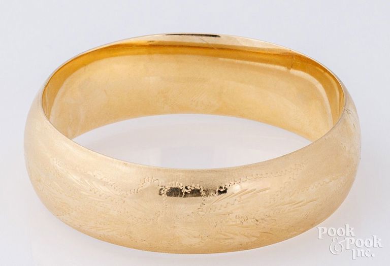 14k yellow gold bangle bracelet
