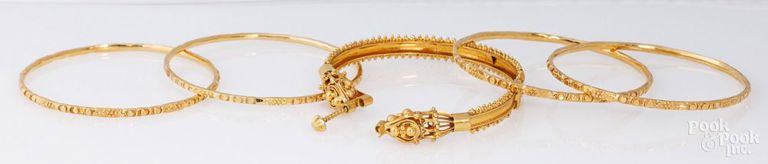 Five 18k yellow gold bangle bracelets