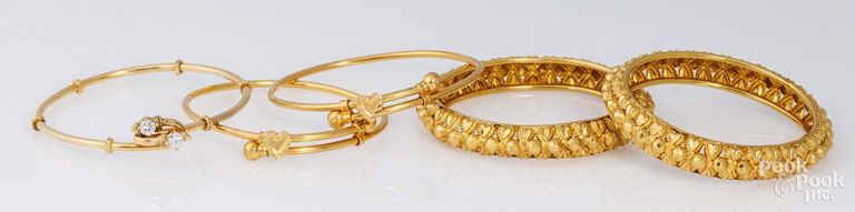 Five 18k yellow gold bangle bracelets