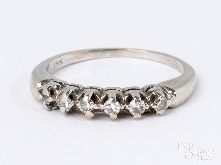 14k white gold diamond ring