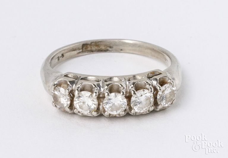 14k white gold five diamonds ring