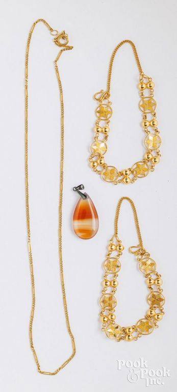 22k yellow gold jewelry and agate pendant
