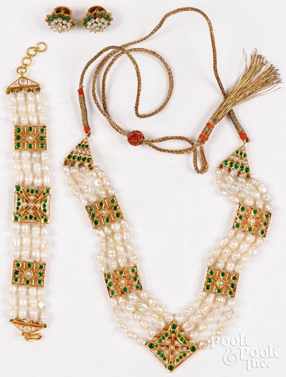 22k yellow gold necklace with bracelet and earrings