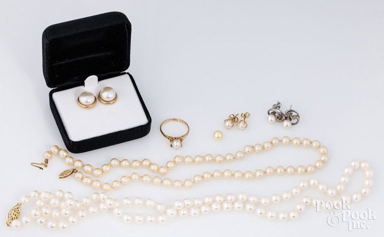 Pearl and gold jewelry