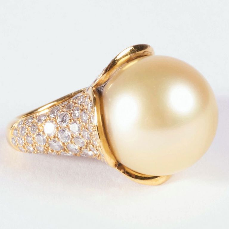 Golden South Sea pearl, diamond and 18k gold ring