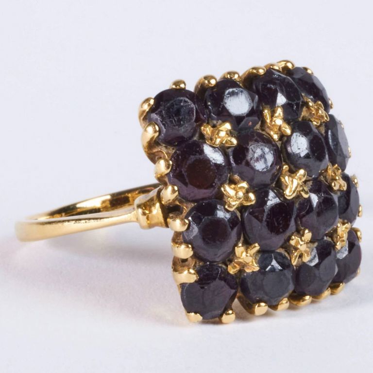 18k gold garnet ring