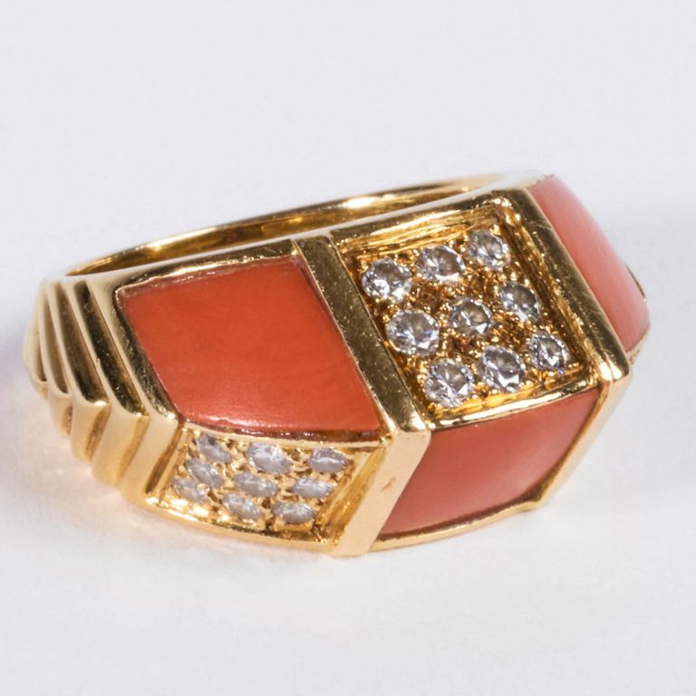 Van Cleef & Arpels 18k gold, diamond and coral ring