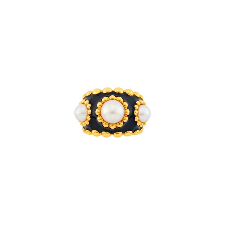 18k gold Chanel ring with cultured pearls and black enamel