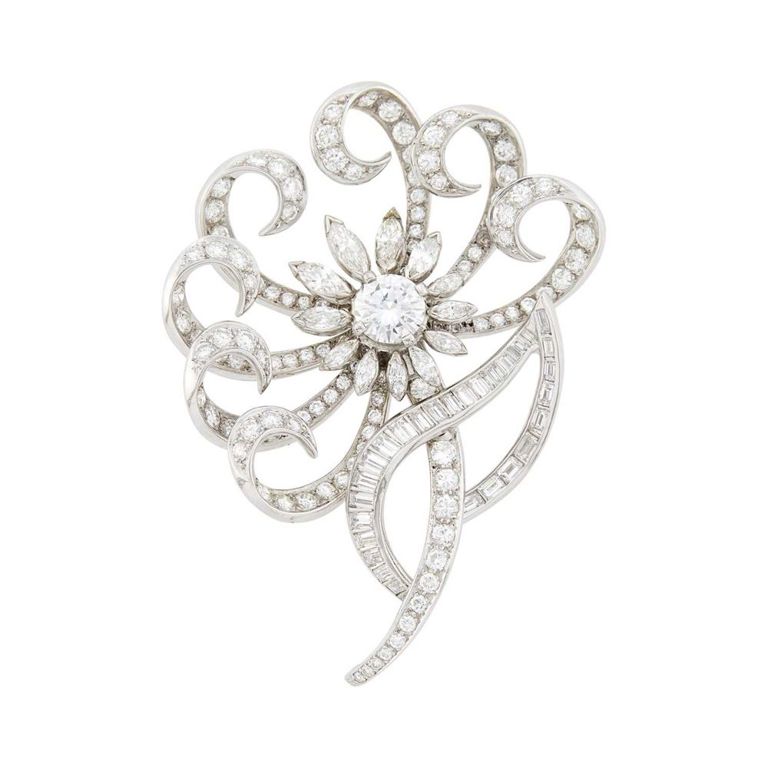 Platinum diamond flower pendant-brooch