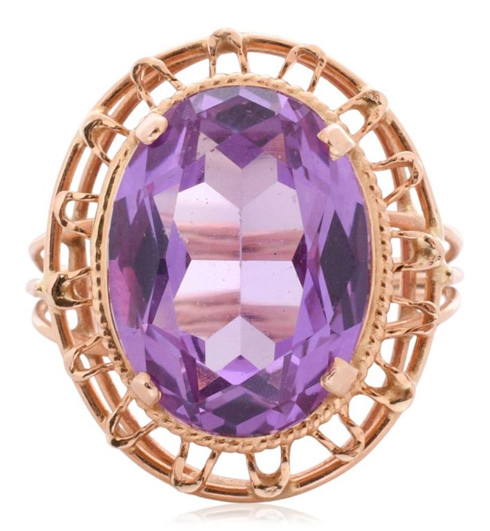Yellow gold and amethyst ring