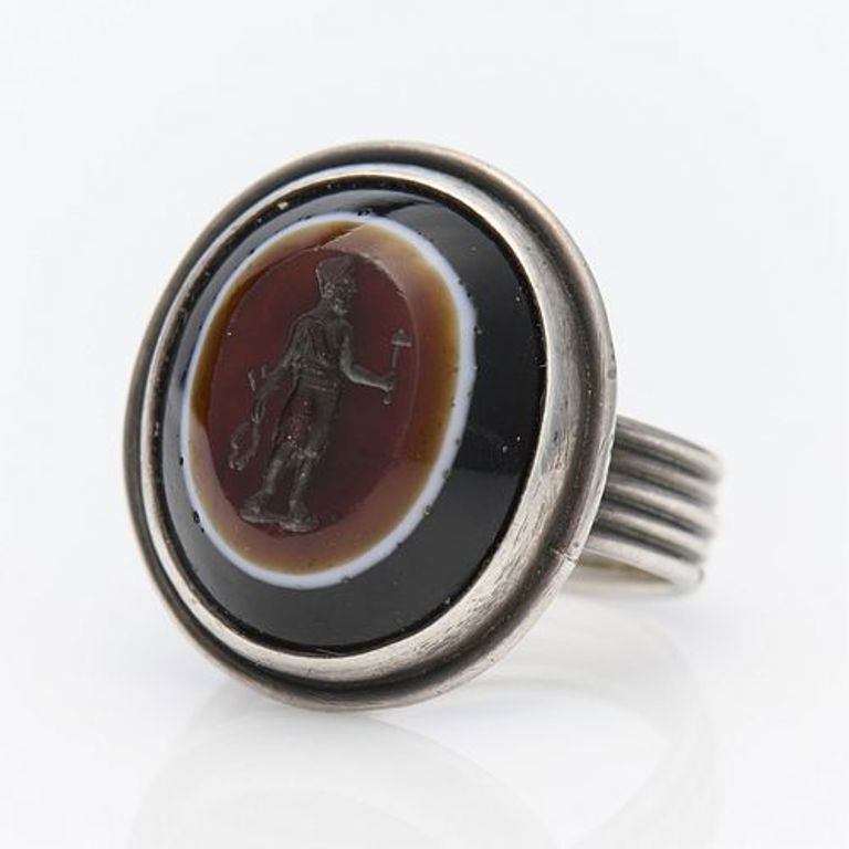 Intaglio silver agate ring
