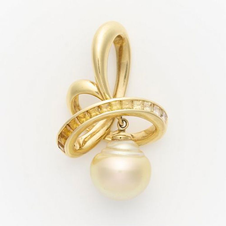 18k yellow gold pearl pendant