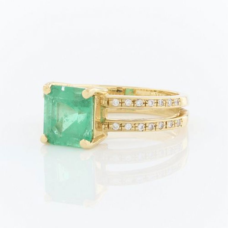 18k yellow gold emeral ring