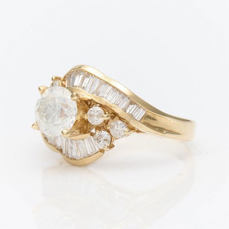 18k yellow gold cluster diamond ring