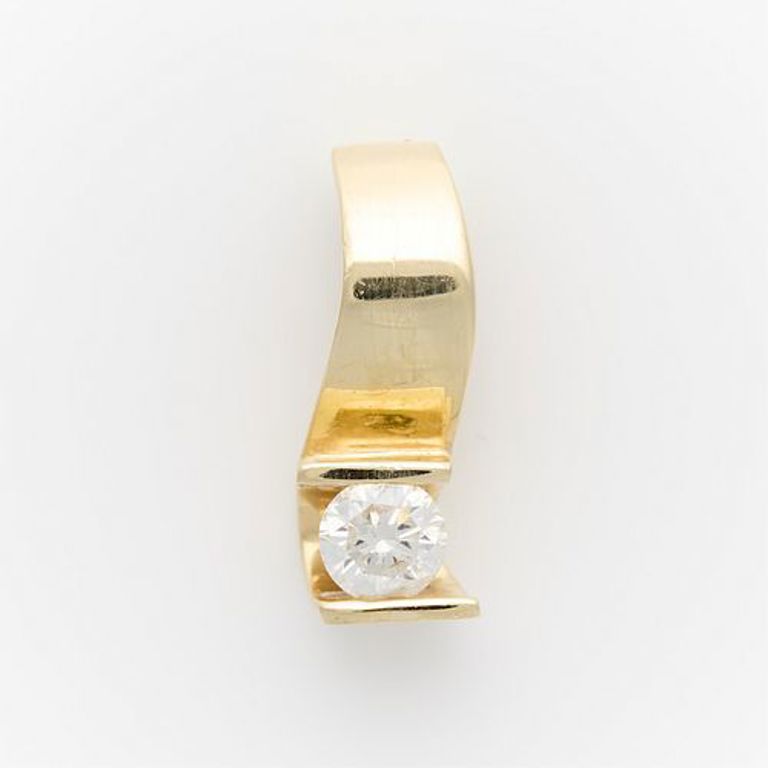 14k yellow gold diamond pendant