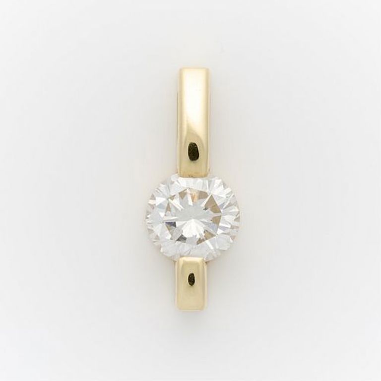 Yellow gold diamond pendant