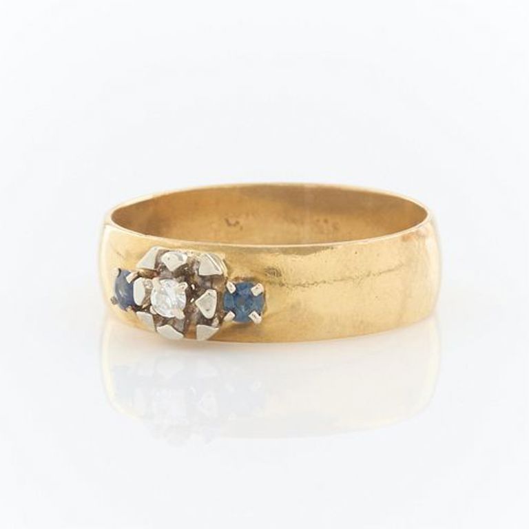 High karat gold wedding diamond ring