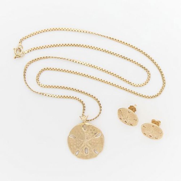 Group of 14k yellow gold sand dollar jewelry