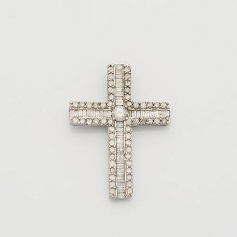 Sterling silver diamond pendant