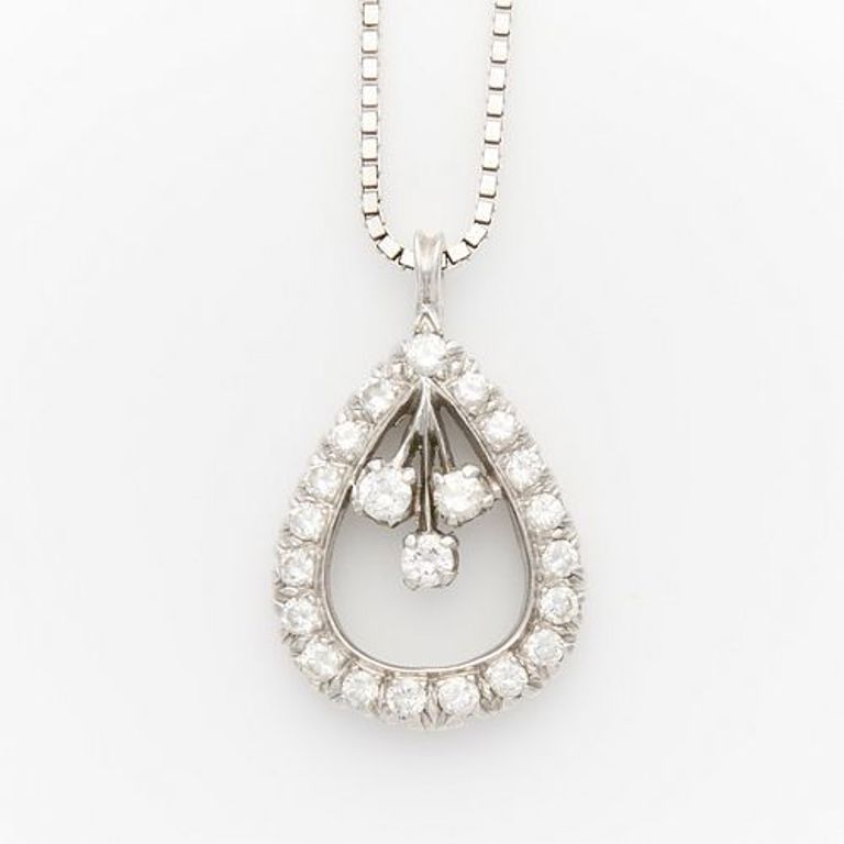 14k white gold tear drop diamond pendant with chain
