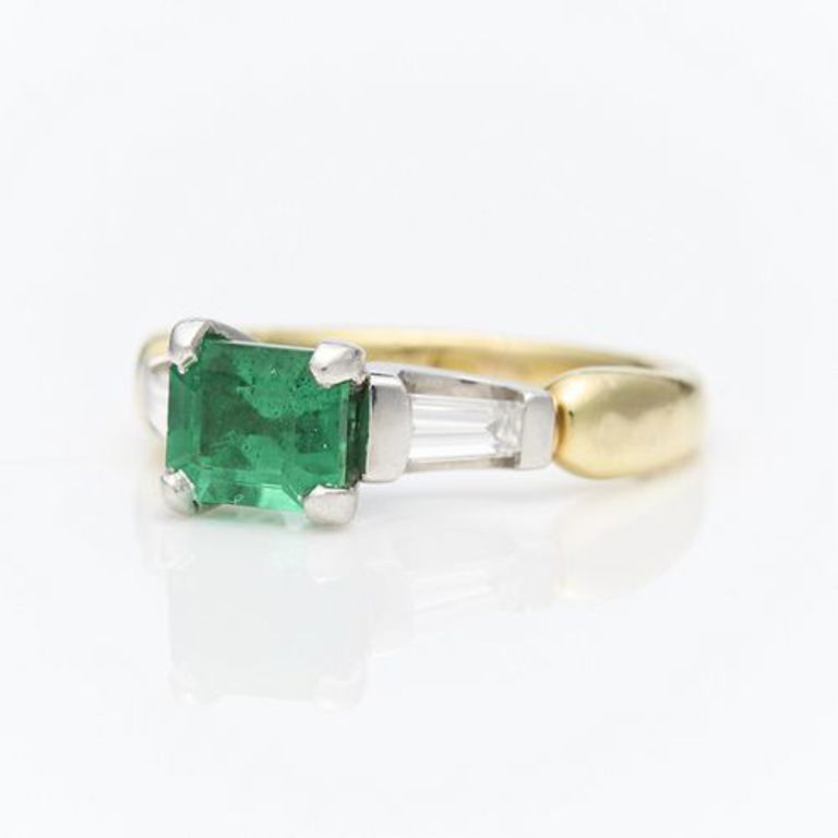 18k yellow gold emeral ring