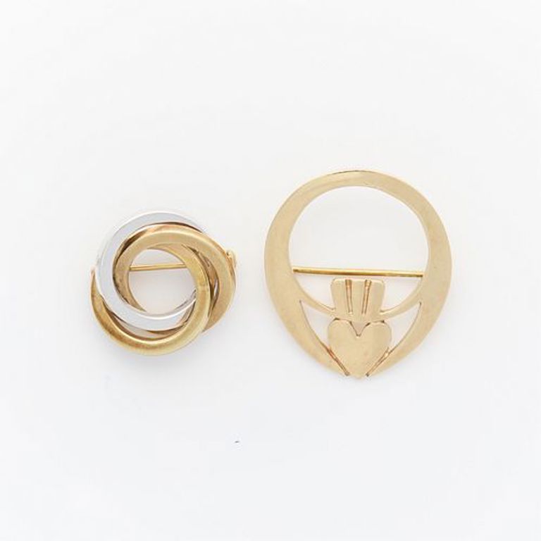 Group of two 14k gold brooches