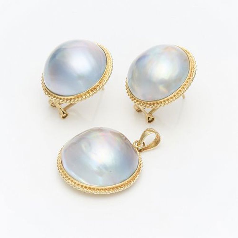 14k yellow gold mabe pearl pendant and earrings