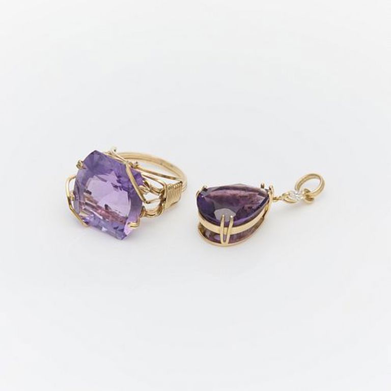 14k yellow gold amethyst pendantGroup of 14k yellow gold and amethyst jewelry