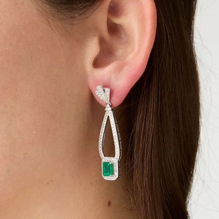 18k white gold and platinum drop diamond earrings