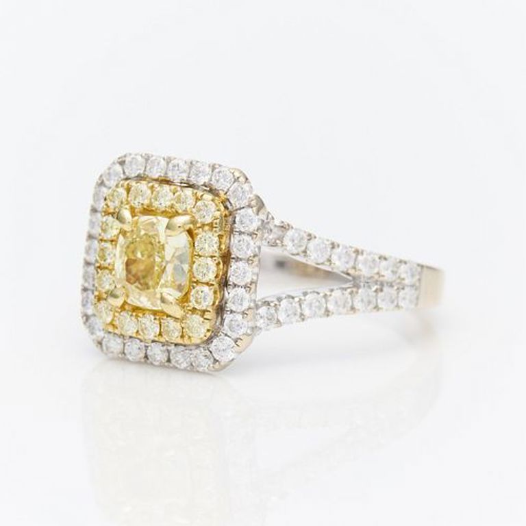 18k white gold and yellow gold diamond ring