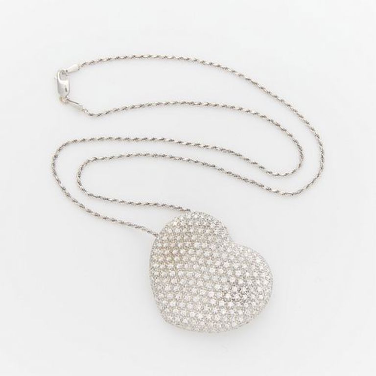 18k white gold diamond heart necklace