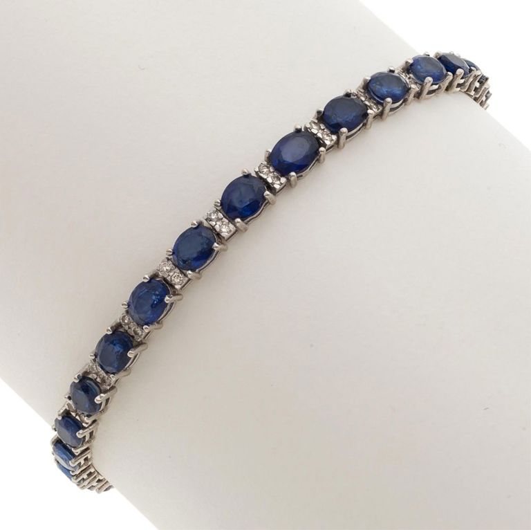 18k white gold line sapphire bracelet