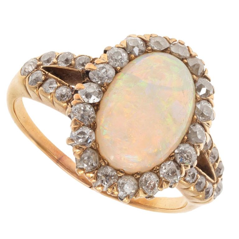 Edwardian 18k yellow gold opal ring