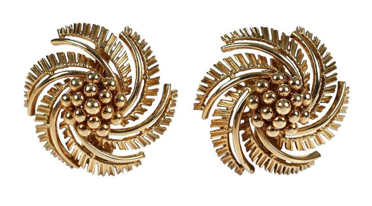 Vintage yellow gold clip earrings