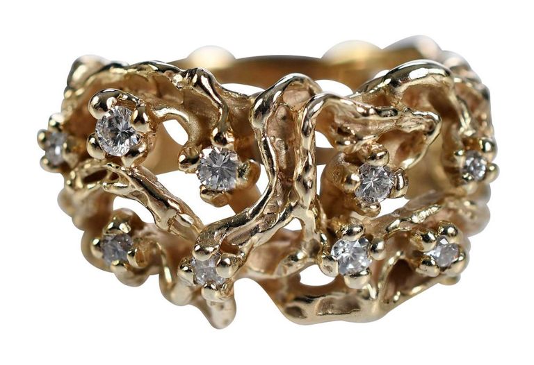 Yellow gold diamond ring